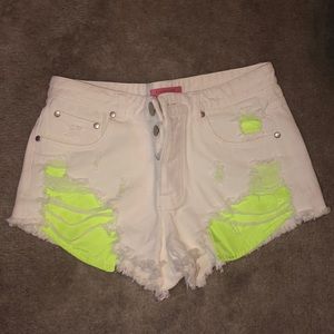 White demin shorts with neon pockets